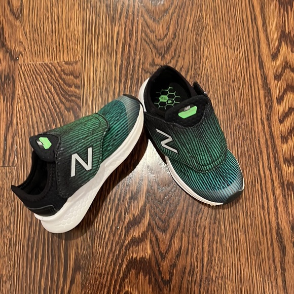 New Balance boys Toddler Fresh Foam Fast sneaker in green size 7 - Picture 4 of 4